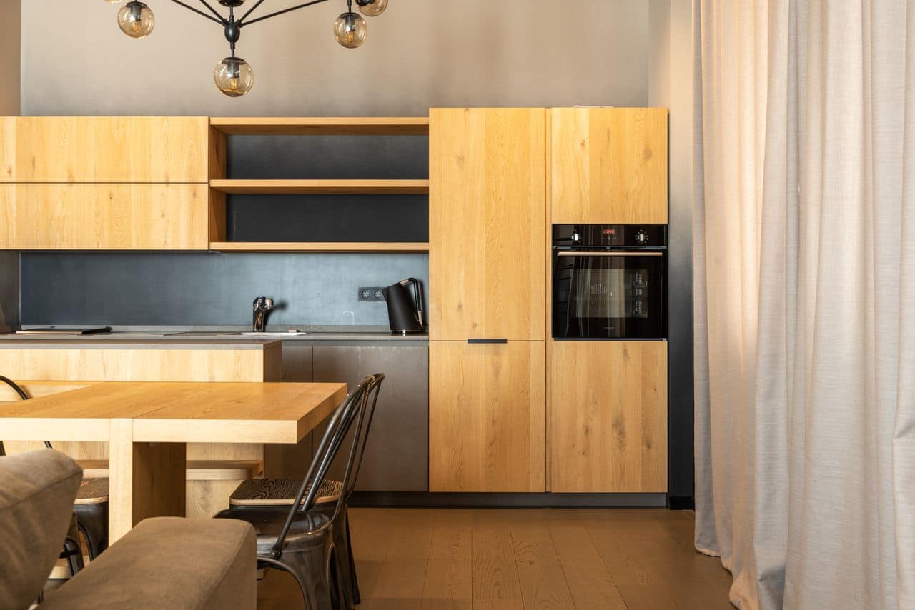 Chef’s kitchen with butler’s pantry